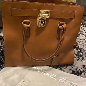 Large Michael Kors Hamilton bag used